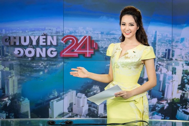 
Trước khi bén duyên với nghề MC, Thụy Vân từng đạt giải Á hậu 2 khi tham gia cuộc thi Hoa hậu Việt Nam 2008. Người đẹp sinh năm 1986 sở hữu nụ cười rạng rỡ, tính cách thân thiện cởi mở cùng phong cách thời trang thanh lịch, sang trọng.
