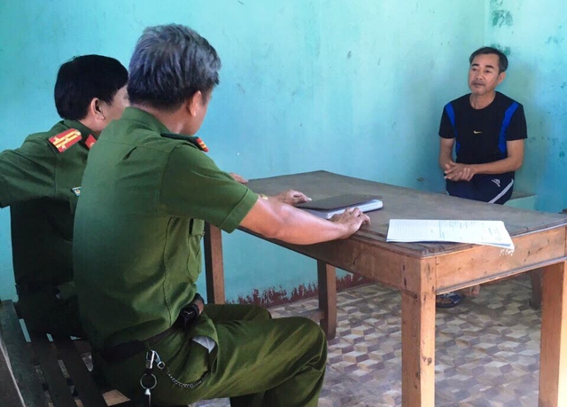 
Cơ quan công an Quảng Nam đã khởi tố bắt tạm giam thầy giáo Nguyễn Quang Chung về tội hiếp dâm và dâm ô trẻ em.
