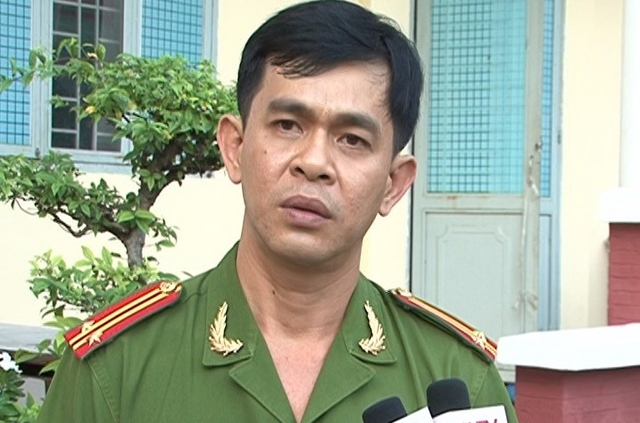 Trung tá Nguyễn Thành Nhân - đội trưởng đội 8 trong lần trả lời báo chí về các nhóm lừa đảo sử dụng công nghệ cao - Ảnh: V.V
