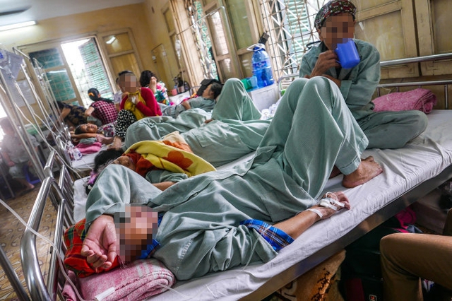 Bệnh nh&acirc;n điều trị tại Bệnh viện K trung ương (H&agrave; Nội). Ảnh: Nguyễn Kh&aacute;nh/ Tuổi trẻ