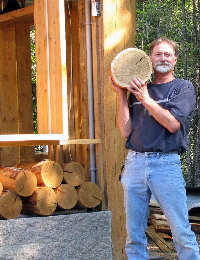 Những loại gỗ được ông lão lựa chọn là “Shaggy Bark Juniper và Alligator Bark Juniper – hai loại gỗ của cây tùng.
