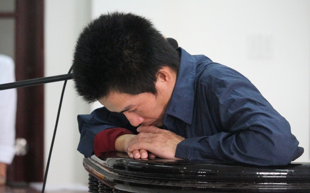 
Bị c&aacute;o Tuấn ăn năn tại phi&ecirc;n t&ograve;a. (ảnh: Pprz)

