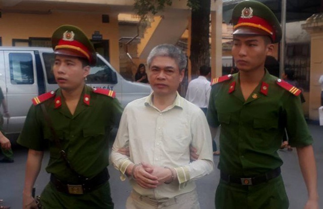 
Bị cáo Nguyễn Xuân Sơn được dẫn giải rời phiên tòa
