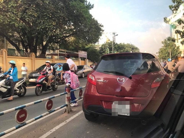 H&agrave;nh động xấu x&iacute; của người mẹ trẻ. (Ảnh: Giang Ngọc Phương)