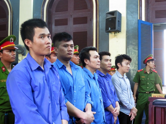 C&aacute;c bị c&aacute;o tại phi&ecirc;n t&ograve;a.