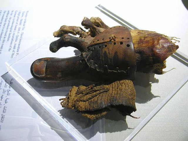 Ngón chân giả được tạo tác cực chi tiết đã có từ thời Ai Cập cổ đại.