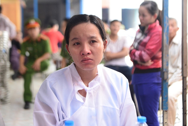 Chị Nguyễn Thị Hồng Phượng, vợ thượng u&yacute; Phạm Phi Long. Ảnh: L&ecirc; Qu&acirc;n.