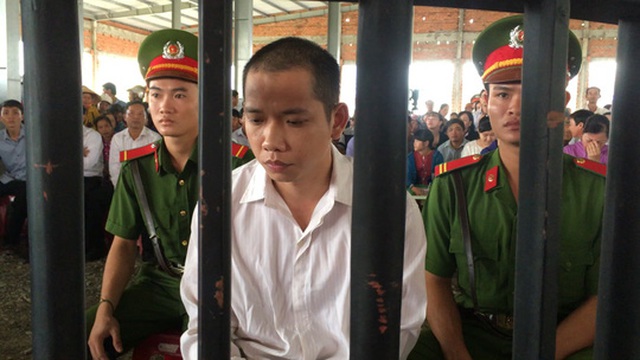 
Bị c&aacute;o Hưng tỏ ra b&igrave;nh tĩnh. Ảnh: L&ecirc; Kh&aacute;nh
