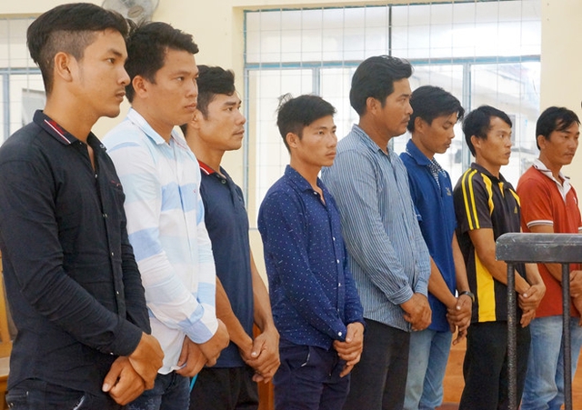 C&aacute;c bị c&aacute;o tại t&ograve;a s&aacute;ng 22/9. Ảnh: V.T.