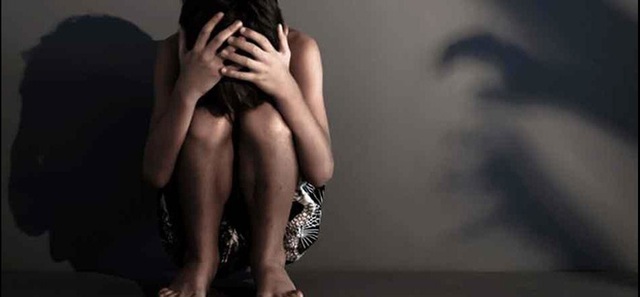 C&ocirc; b&eacute; 14 tuổi đ&atilde; sợ h&atilde;i tới nỗi nghĩ tới c&aacute;i chết để kết th&uacute;c cuộc sống tủi nhục của m&igrave;nh. (Ảnh minh họa).