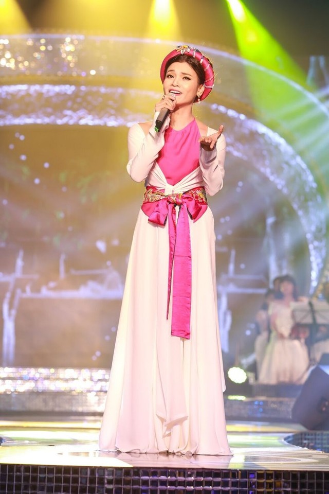 Phạm Phương Thảo là một trong số những nghệ sĩ đã trưởng thành từ giải Sao Mai, cô giành giải Ba và giải “Ca sĩ được yêu thích nhất” do khán giả bình chọn Sao Mai năm 2003.