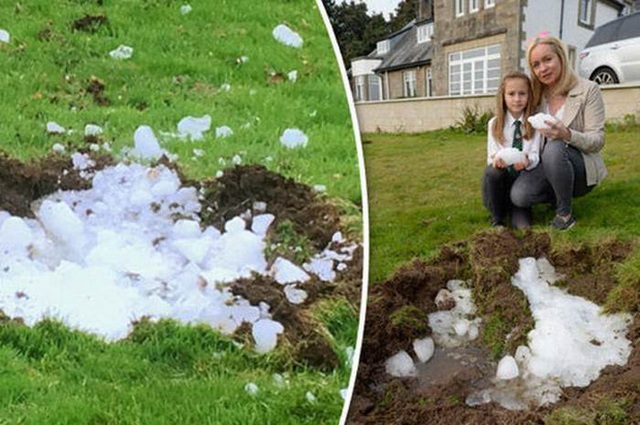 Dấu vết tr&ecirc;n cỏ m&agrave; khối băng khổng lồ để lại tại Renfrewshire, Scotland.