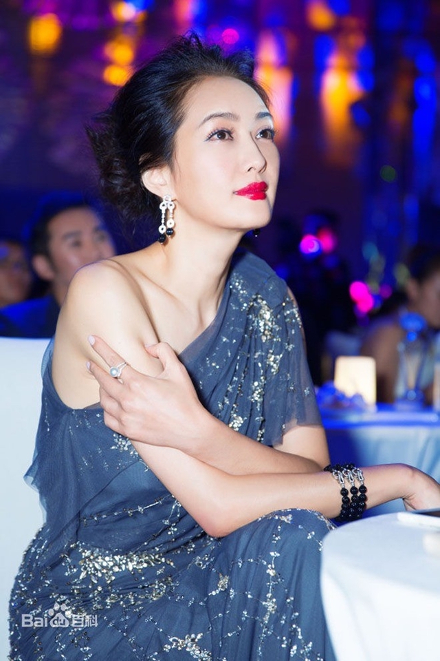 Vẻ gợi cảm của Mạnh Quảng Mỹ