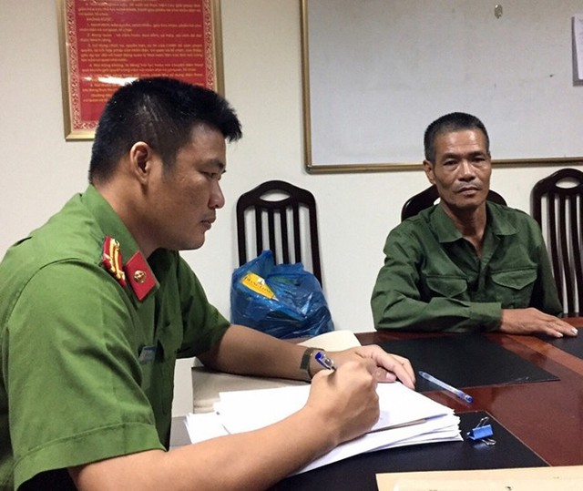 Luân khai trước cán bộ Phòng PC52, Công an tỉnh Quảng Ninh.