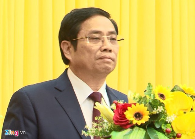 &Ocirc;ng Phạm Minh Ch&iacute;nh động vi&ecirc;n &ocirc;ng Xu&acirc;n Anh. Ảnh: Đo&agrave;n Nguy&ecirc;n. 