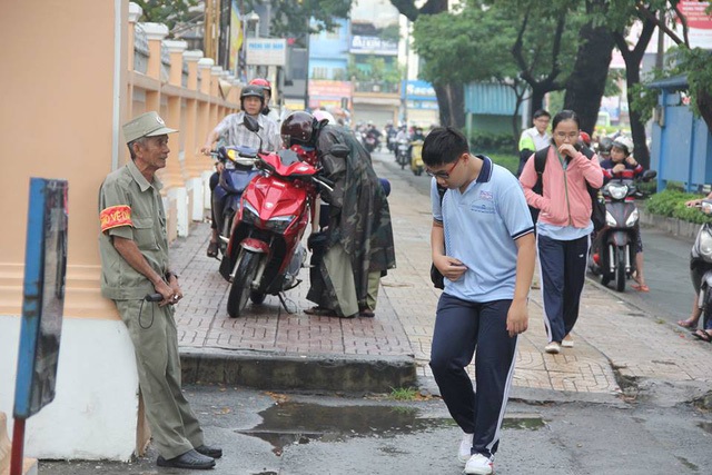 Bác bảo vệ Nguyễn Văn Lũy năm nay 71 tuổi.