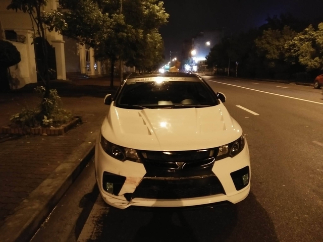 Chiếc ô tô do nữ tài xế điều khiển.