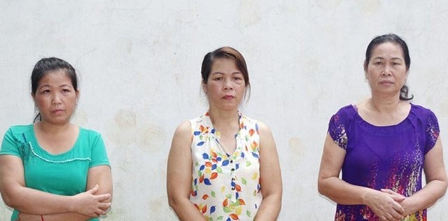 Các quý bà tại cơ quan công an.