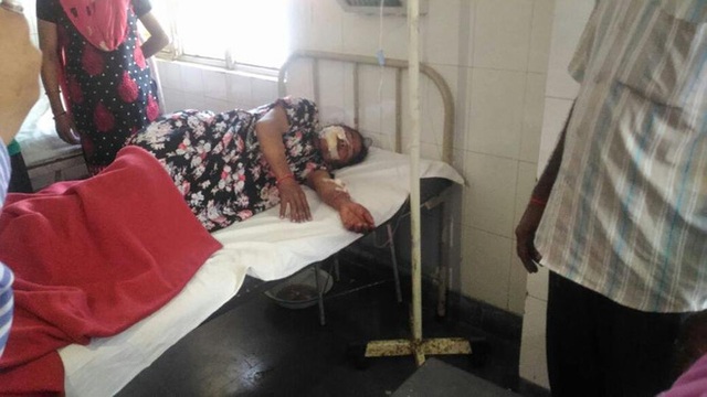 
Uma đang dần hồi phục tại bệnh viện quận Almora.
