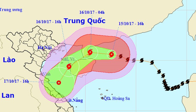 Vị tr&iacute; v&agrave; hướng di chuyển của b&atilde;o số 11 trong bản tin dự b&aacute;o chiều 15/10. Ảnh: NCHMF