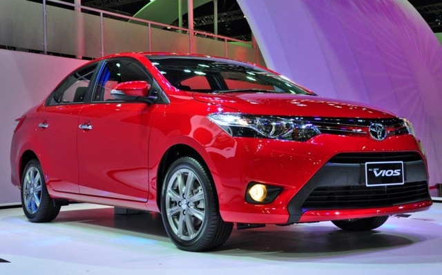 Toyota Vios giảm giá còn 490 triệu đồng.