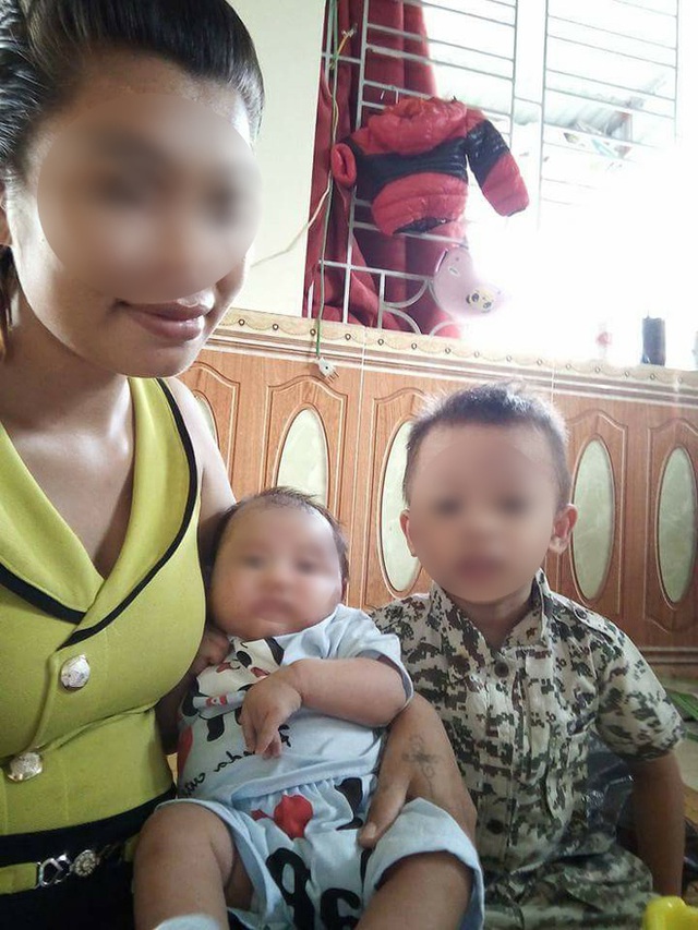 Hai đứa con của Minh không có cha, là kết quả của hai cuộc tình khờ dại.