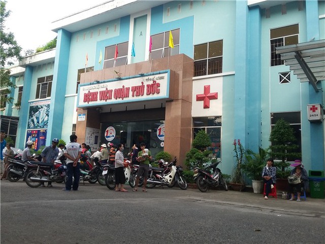Thức giấc kh&ocirc;ng thấy vợ, người chồng vội đi t&igrave;m th&igrave; b&agrave;ng ho&agrave;ng ph&aacute;t hiện vợ treo cổ tự tử tại h&agrave;nh lang bệnh viện - Ảnh 1.