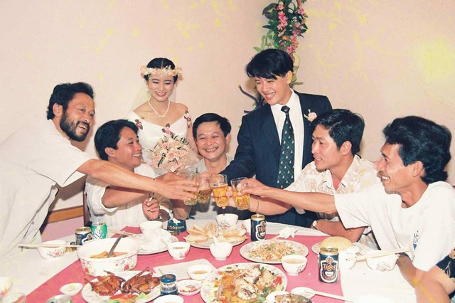 Đám cưới ngập tiếng cười của đạo diễn Đỗ Đức Thành và chị Tăng Hồng Phượng có sự chúc phúc của rất nhiều anh chị em nghệ sỹ.