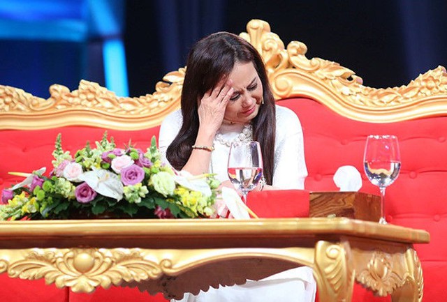 Nghệ sĩ Thanh Hằng bật kh&oacute;c nức nở khi nhắc lại qu&aacute; khứ nhiều đau đớn trước s&oacute;ng truyền h&igrave;nh.