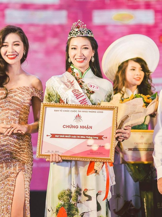 
Thu Trang đăng quang Hoa kh&ocirc;i iMiss Thăng Long 2017
