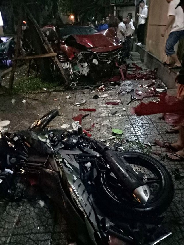Hiện trường nơi xảy ra tai nạn nghiêm trọng. Ảnh: Minh Đức