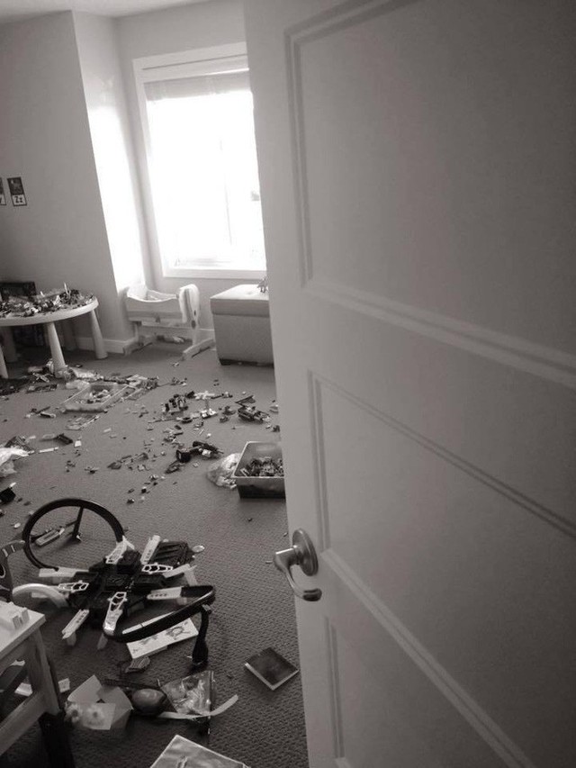 
Tấm ảnh căn phòng bừa bộn đồ chơi của con do mẹ Heidi đăng tải (Ảnh: Independent)
