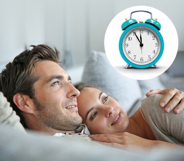 
Vợ chồng nên thống nhất đi ngủ cùng giờ với nhau, bởi đó là bước đầu tiên để tăng gần gũi trong hôn nhân. Ảnh minh họa
