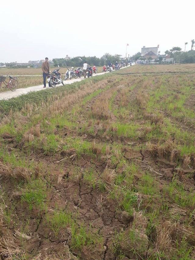 Địa điểm nơi ph&aacute;t hiện thi thể c&ocirc; g&aacute;i dưới mương nước ở Nam Định