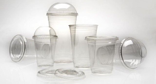 Dù tiện lợi nhưng những chiếc cốc nhựa dùng một lần rất nguy hiểm cho sức khỏe con người.