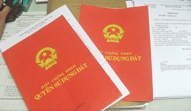 
Giấy chứng nhận quyền sử dụng đất sẽ ghi t&ecirc;n c&aacute;c th&agrave;nh vi&ecirc;n trong gia đ&igrave;nh.
