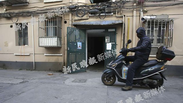 
Bên ngoài căn hộ của vợ chồng Zhu, nơi anh ta giấu xác vợ trong tủ lạnh suốt 3 tháng. (Ảnh: SCMP)
