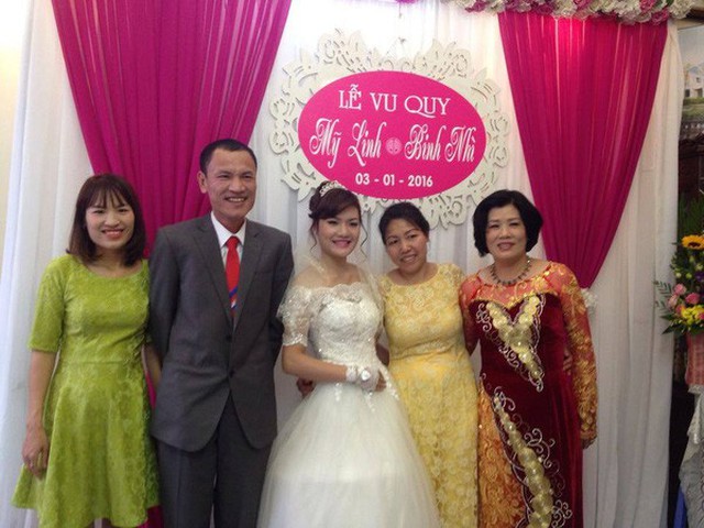 
Gia đình của Tú Ngọc trong đám cưới của em gái cách đây gần 2 năm
