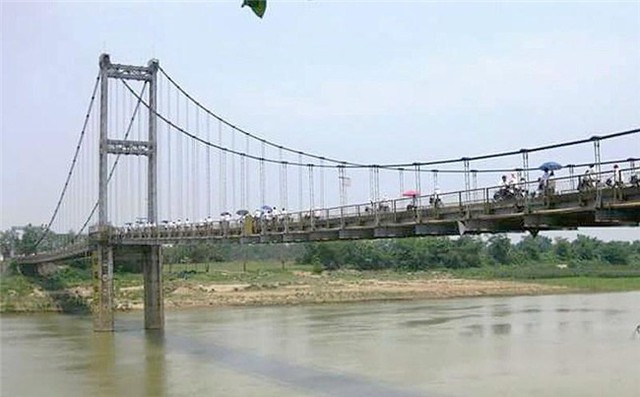 Cầu Dùng bắt qua sông Lam (đoạn qua huyện Thanh Chương, Nghệ An).