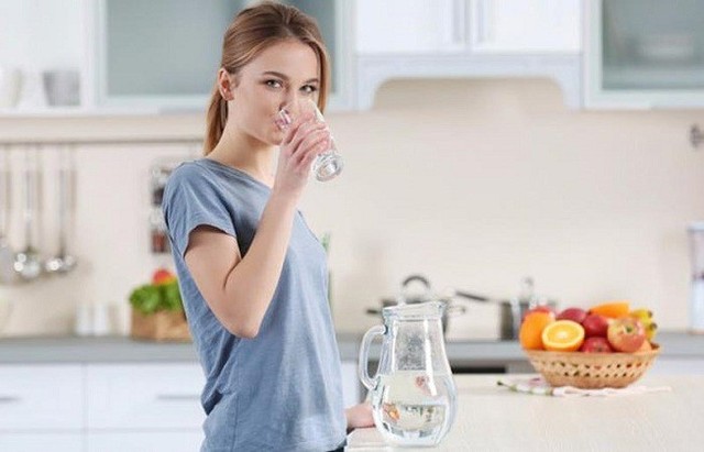 
Nên uống nước khi thấy khát và uống theo từng thể trạng cơ thể. Ảnh: Internet
