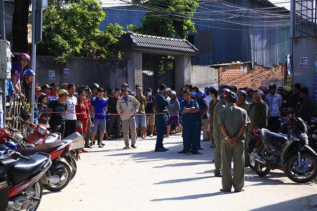 
Công an phong tỏa hiện trường tìm thi thể. Ảnh: Ngọc An.
