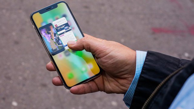 
iPhone X vẫn đang là đầu tàu mang về lợi nhuận khủng khiếp cho Apple. Ảnh: Cnet.
