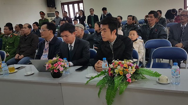 Anh Vũ Ngọc Dương (ngoài cùng, bên phải)