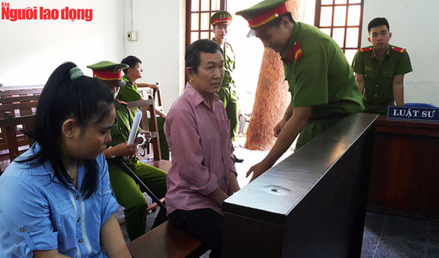 Hai bị cáo Phan Văn Ngoan, Trần Thị Tuyết Phong tại phiên tòa.