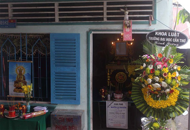 
Đ&aacute;m tang của nữ sinh Ng&acirc;n
