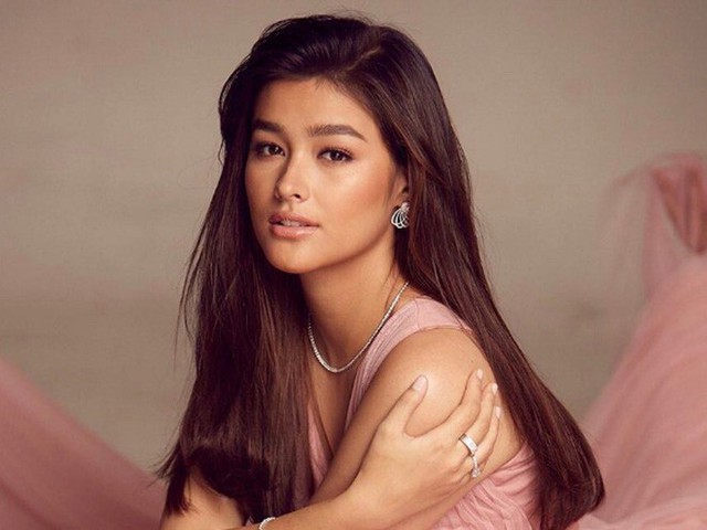 Cận cảnh nhan sắc cô gái đẹp nhất thế giới Liza.