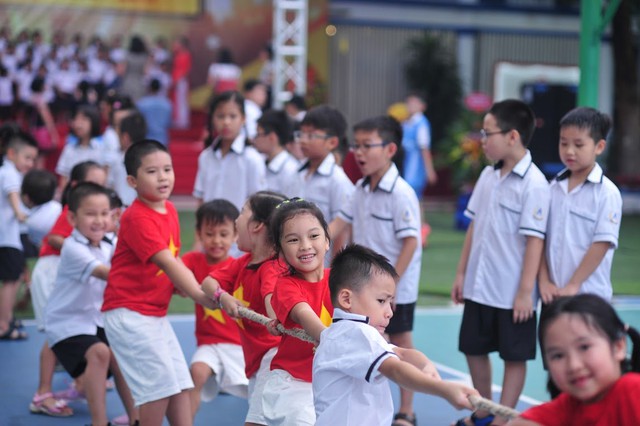 
Phụ huynh d&agrave;nh một khoản kh&ocirc;ng nhỏ h&agrave;ng th&aacute;ng để nu&ocirc;i con ăn học
