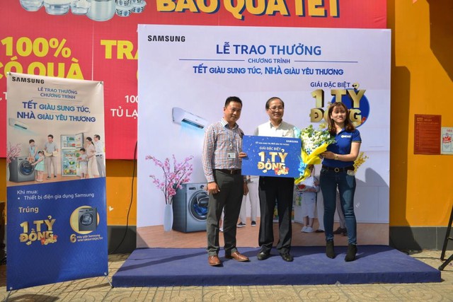 Anh Nguyễn Bá Bé, khách hàng may mắn nhận được giải thưởng 1 tỷ đồng khi mua sản phẩm của Samsung tại Điện máy Xanh