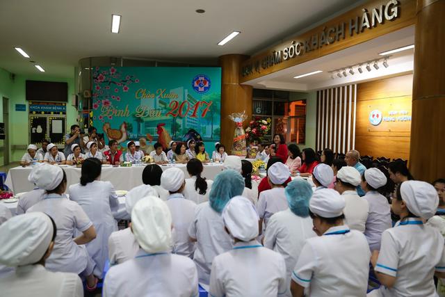 B&aacute;c sĩ Ho&agrave;ng Thị Diễm Tuyết, gi&aacute;m đốc bệnh viện, cho biết năm nay dự kiến c&oacute; 3 trường hợp sẽ sinh v&agrave;o thời điểm đầu năm mới 2017.