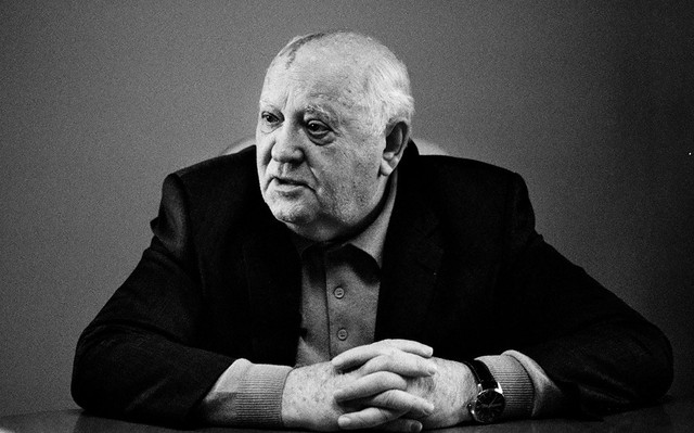 Năm 1988, khi cựu tổng thống Mikhail Gorbachev nới lỏng các quy định cho công ty tư nhân, Vekselberg thành lập NPO KomVek chuyên cung cấp dịch vụ nghiên cứu sản xuất cho nhà máy nhôm Irkutsk. Ông kiếm được những khoản tiền lớn đầu tiên bằng việc bán dây đồng tái chế. Ảnh: ytimg.